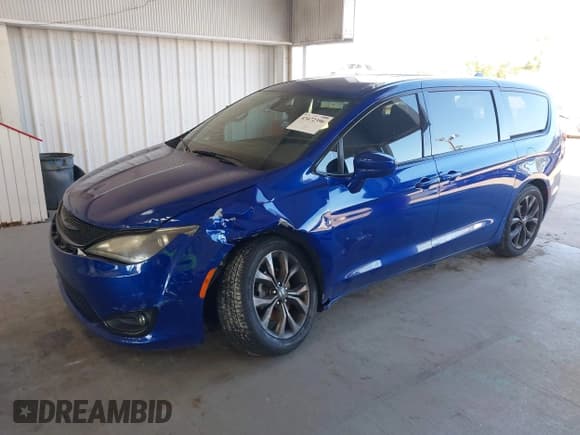 ✅ 2019 Chrysler Pacifica Touring Plus • VIN: 2C4RC1FG5KR633238 • Lot: 43472396. Wystawiony na IAAI z przebiegiem 103 337 mil. Bezpłatny archiwum sprzedaży aukcyjnych z USA i szczegółowy raport historii pojazdu na DreamBid. Zdjęcie 17.