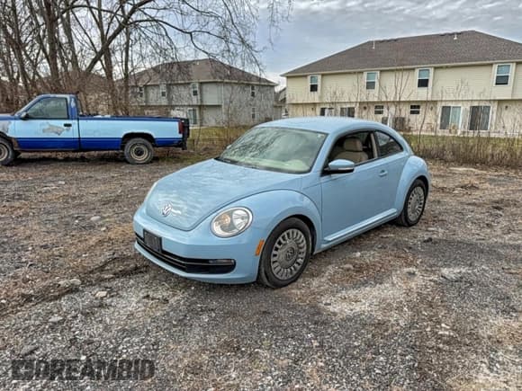 ✅ 2014 Volkswagen Beetle 1.8T • VIN: 3VWJ17AT6EM633705 • Lot: 96934845. Wystawiony na Copart z przebiegiem 173 722 mil. Bezpłatny archiwum sprzedaży aukcyjnych z USA i szczegółowy raport historii pojazdu na DreamBid. Zdjęcie 2.