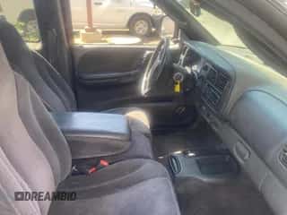 2000 Dodge Dakota z VIN 1B7GL22X1YS549590, wystawiony jako Copart lot #72645444 z przebiegiem 179 924 mil mil oraz Czysty tytuł • Clean title. Historia ofert i sprzedaży dostępna na DreamBid. Obrazek 5.