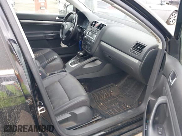 ✅ 2008 Volkswagen Jetta SE • VIN: 3VWRM71K98M091991 • Lot: 42550309. Listed on IAAI with 136,264 mi. Free auction sales archive from the USA and detailed vehicle history report at DreamBid. Image 5.