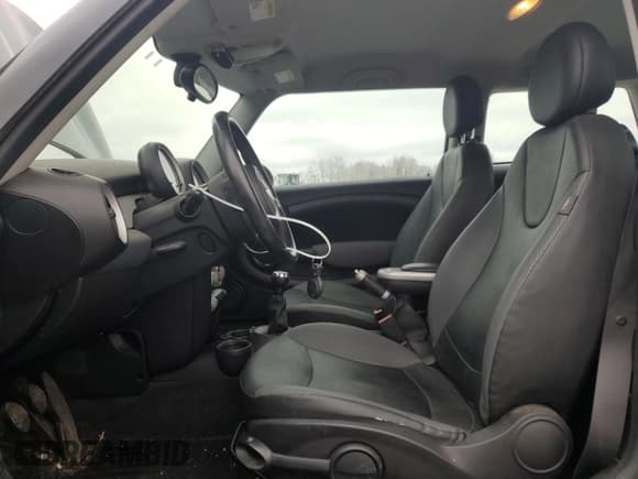 ✅ 2008 MINI Hardtop • VIN: WMWMF33538TU68174 • Lot: 52599285. Listed on Copart with 150,496 mi. Free auction sales archive from the USA and detailed vehicle history report at DreamBid. Image 7.