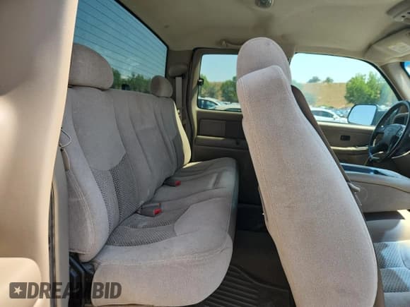 ✅ 2003 Chevrolet Silverado 2500HD LT • VIN: 1GCHK29GX3E175047 • Lot: 71285495. Wystawiony na Copart z przebiegiem 160 470 mil. Bezpłatny archiwum sprzedaży aukcyjnych z USA i szczegółowy raport historii pojazdu na DreamBid. Zdjęcie 10.