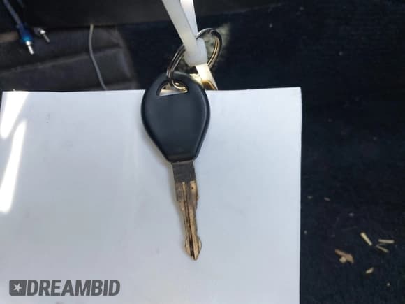 ✅ 1986 Nissan 720 • VIN: JN6ND06S6GW109456 • Lot: 42944828. Wystawiony na IAAI z przebiegiem 137 049 mil. Bezpłatny archiwum sprzedaży aukcyjnych z USA i szczegółowy raport historii pojazdu na DreamBid. Zdjęcie 11.