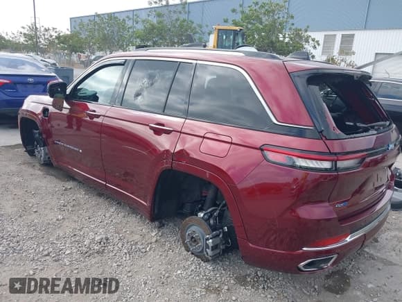 ✅ 2023 Jeep Grand Cherokee Overland • VIN: 1C4RJYD61P8795007 • Lot: 40400871. Listed on IAAI with 11,066 mi. Free auction sales archive from the USA and detailed vehicle history report at DreamBid. Image 3.