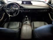 ✅ 2022 Mazda CX-30 Premium • VIN: 3MVDMBDY3NM428407 • Lot: 82110265. Wystawiony na Copart z przebiegiem 22 947 mil. Bezpłatny archiwum sprzedaży aukcyjnych z USA i szczegółowy raport historii pojazdu na DreamBid. Zdjęcie 8.