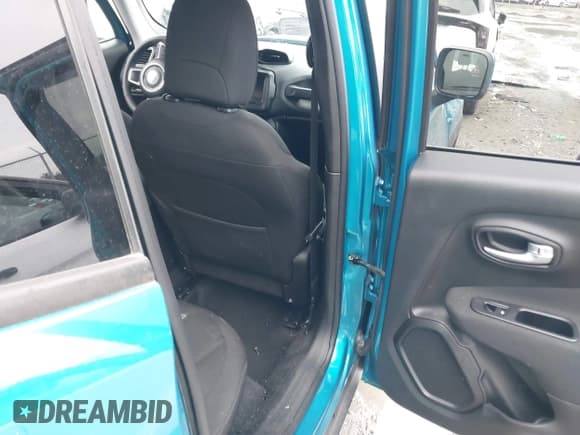 ✅ 2020 Jeep Renegade Altitude • VIN: ZACNJABB0LPL78967 • Lot: 41423967. Listed on IAAI with 67,090 mi. Free auction sales archive from the USA and detailed vehicle history report at DreamBid. Image 8.