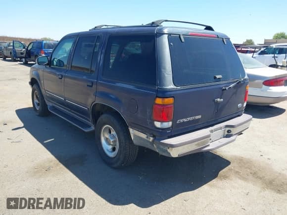 ✅ 1997 Ford Explorer XLT • VIN: 1FMDU32P2VZB68982 • Lot: 42954245. Wystawiony na IAAI z przebiegiem 156 527 mil. Bezpłatny archiwum sprzedaży aukcyjnych z USA i szczegółowy raport historii pojazdu na DreamBid. Zdjęcie 3.