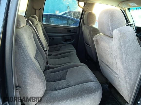 ✅ 2006 Chevrolet Suburban LS • VIN: 1GNFK16Z96J151722 • Лот: 42235055. Опубликован ранее на Copart с пробегом 256 910 миль. Бесплатный доступ к архиву аукционных продаж из США и подробный отчёт об истории автомобиля на DreamBid. Изображение 10.