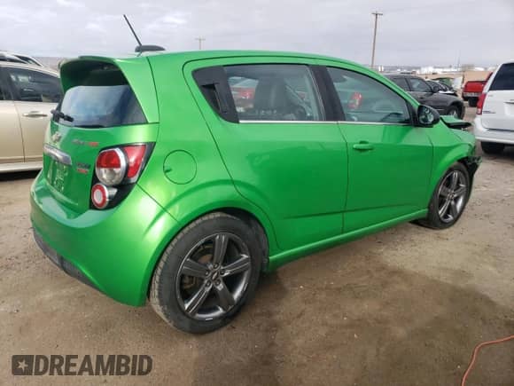 2015 Chevrolet Sonic RS z VIN 1G1JG6SB1F4169374, wystawiony jako Copart lot #41807954 z przebiegiem 82 660 mil mil oraz Szkoda całkowita • Salvage title. Historia ofert i sprzedaży dostępna na DreamBid. Obrazek 3.