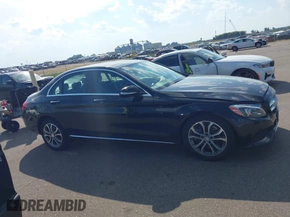 ✅ 2015 Mercedes-Benz C 300 Luxury • VIN: 55SWF4KBXFU003723 • Лот: 43220264. Опубликован ранее на IAAI с пробегом 113 818 миль. Бесплатный доступ к архиву аукционных продаж из США и подробный отчёт об истории автомобиля на DreamBid. Изображение 13.