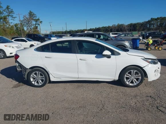 ✅ 2019 Chevrolet Cruze LT • VIN: 1G1BE5SM9K7121085 • Lot: 43693930. Listed on IAAI with 161,367 mi. Free auction sales archive from the USA and detailed vehicle history report at DreamBid. Image 13.