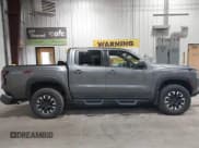 ✅ 2024 Nissan Frontier Pro-4X • VIN: 1N6ED1EK0RN672311 • Лот: 42390629. Опубликован ранее на IAAI с пробегом 8 717 миль. Бесплатный доступ к архиву аукционных продаж из США и подробный отчёт об истории автомобиля на DreamBid. Изображение 13.