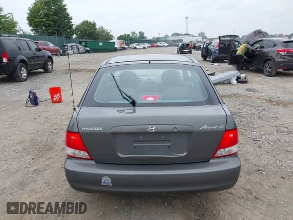 2001 Hyundai Accent GS z VIN KMHCG35CX1U084668, wystawiony jako IAAI lot #42901263 z przebiegiem 129 889 mil mil oraz . Historia ofert i sprzedaży dostępna na DreamBid. Obrazek 16.