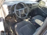 ✅ 2001 Chevrolet S-10 LS • VIN: 1GCCS19WX18189456 • Лот: 50553455. Опубликован ранее на Copart с пробегом 136 492 миль. Бесплатный доступ к архиву аукционных продаж из США и подробный отчёт об истории автомобиля на DreamBid. Изображение 8.