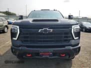 ✅ 2025 Chevrolet Silverado 2500HD LTZ • VIN: 2GC4KPE77S1204795 • Lot: 67735235. Wystawiony na Copart z przebiegiem 5 600 mil. Bezpłatny archiwum sprzedaży aukcyjnych z USA i szczegółowy raport historii pojazdu na DreamBid. Zdjęcie 5.
