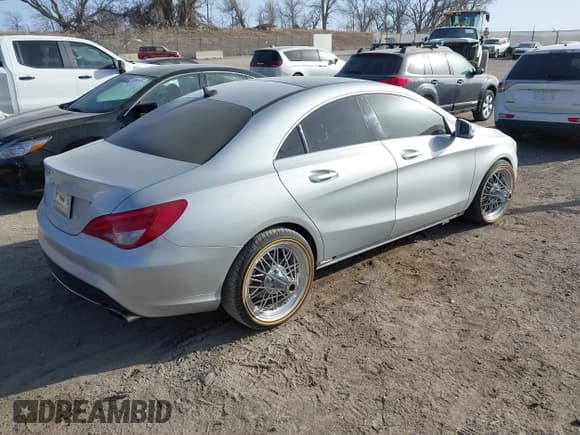 ✅ 2014 Mercedes-Benz CLA 250 • VIN: WDDSJ4EB4EN117717 • Lot: 41793475. Wystawiony na IAAI z przebiegiem Nie podano. Bezpłatny archiwum sprzedaży aukcyjnych z USA i szczegółowy raport historii pojazdu na DreamBid. Zdjęcie 4.