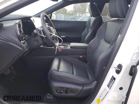 ✅ 2024 Lexus RX 450h+ Luxury • VIN: JTJCJMGA3R2013100 • Lot: 78527394. Wystawiony na Copart z przebiegiem 8 393 mil. Bezpłatny archiwum sprzedaży aukcyjnych z USA i szczegółowy raport historii pojazdu na DreamBid. Zdjęcie 7.