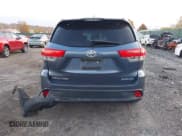 ✅ 2018 Toyota Highlander SE • VIN: 5TDJZRFH3JS832491 • Lot: 43615989. Wystawiony na IAAI z przebiegiem Nie podano. Bezpłatny archiwum sprzedaży aukcyjnych z USA i szczegółowy raport historii pojazdu na DreamBid. Zdjęcie 15.