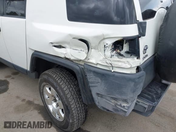 ✅ 2014 Toyota FJ Cruiser • VIN: JTEBU4BF7EK177741 • Lot: 41871477. Listed on IAAI with 195,262 mi. Free auction sales archive from the USA and detailed vehicle history report at DreamBid. Image 6.