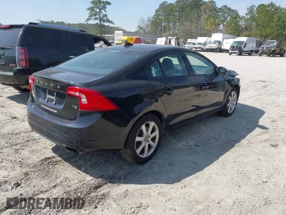 ✅ 2016 Volvo S60 T5 Drive-E • VIN: YV126MFJ6G2409403 • Lot: 41853103. Wystawiony na IAAI z przebiegiem 98 080 mil. Bezpłatny archiwum sprzedaży aukcyjnych z USA i szczegółowy raport historii pojazdu na DreamBid. Zdjęcie 4.