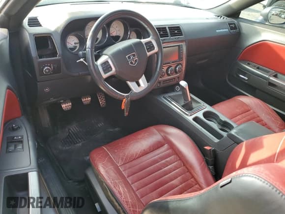 ✅ 2013 Dodge Challenger R/T Classic • VIN: 2C3CDYBT8DH635805 • Lot: 82416474. Wystawiony na Copart z przebiegiem 110 241 mil. Bezpłatny archiwum sprzedaży aukcyjnych z USA i szczegółowy raport historii pojazdu na DreamBid. Zdjęcie 8.