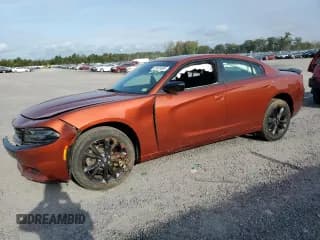 ✅ 2020 Dodge Charger SXT • VIN: 2C3CDXJG1LH233363 • Lot: 81653895. Wystawiony na Copart z przebiegiem 39 665 mil. Bezpłatny archiwum sprzedaży aukcyjnych z USA i szczegółowy raport historii pojazdu na DreamBid. Zdjęcie 1.