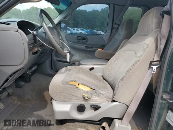 ✅ 2001 Ford F-150 XL • VIN: 2FTRX17L71CA17932 • Lot: 67893015. Listed on Copart with 283,192 mi. Free auction sales archive from the USA and detailed vehicle history report at DreamBid. Image 7.