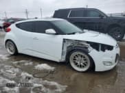 ✅ 2013 Hyundai Veloster w/Black Int • VIN: KMHTC6AD4DU128437 • Lot: 43085415. Wystawiony na Copart z przebiegiem 81 327 mil. Bezpłatny archiwum sprzedaży aukcyjnych z USA i szczegółowy raport historii pojazdu na DreamBid. Zdjęcie 4.