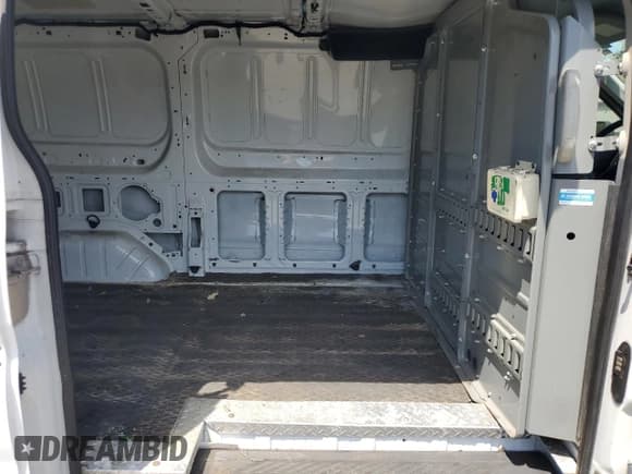 ✅ 2015 Ford Transit Cargo • VIN: 1FTNR1YM9FKB32907 • Лот: 57657215. Опубликован ранее на Copart с пробегом 124 424 миль. Бесплатный доступ к архиву аукционных продаж из США и подробный отчёт об истории автомобиля на DreamBid. Изображение 10.