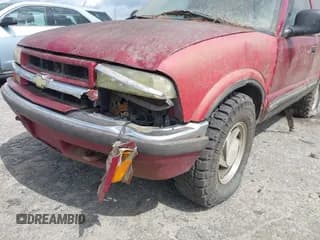 ✅ 1998 Chevrolet Blazer LS • VIN: 1GNDT13W7W2250368 • Lot: 42723653. Wystawiony na IAAI z przebiegiem 321 790 mil. Bezpłatny archiwum sprzedaży aukcyjnych z USA i szczegółowy raport historii pojazdu na DreamBid. Zdjęcie 6.