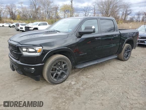 ✅ 2022 Ram 1500 Laramie • VIN: 1C6SRFJT7NN323764 • Лот: 92511335. Опубликован ранее на Copart с пробегом 26 170 миль. Бесплатный доступ к архиву аукционных продаж из США и подробный отчёт об истории автомобиля на DreamBid. Изображение 1.