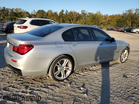 ✅ 2015 BMW 7 Series 750i • VIN: WBAYA8C53FGK19778 • Lot: 77258684. Listed on Copart with 34,535 mi. Free auction sales archive from the USA and detailed vehicle history report at DreamBid. Image 3.