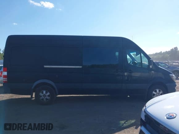 ✅ 2017 Mercedes-Benz Sprinter Cargo Worker • VIN: WD3PE8CD2HP539228 • Лот: 43209909. Опубликован ранее на IAAI с пробегом 231 333 миль. Бесплатный доступ к архиву аукционных продаж из США и подробный отчёт об истории автомобиля на DreamBid. Изображение 13.