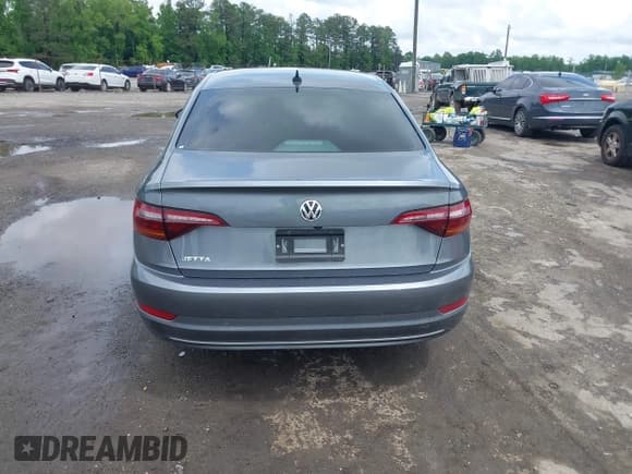 ✅ 2019 Volkswagen Jetta SEL • VIN: 3VWE57BU3KM062523 • Lot: 42107785. Listed on IAAI with 75,735 mi. Free auction sales archive from the USA and detailed vehicle history report at DreamBid. Image 17.