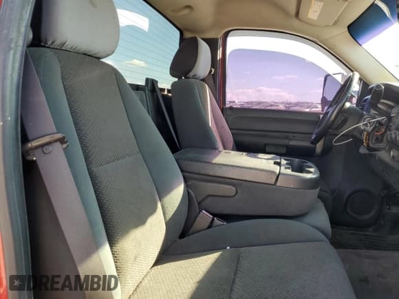 ✅ 2007 Chevrolet Silverado 2500HD 1LT • VIN: 1GCHK24K77E543931 • Lot: 84761255. Wystawiony na Copart z przebiegiem 232 308 mil. Bezpłatny archiwum sprzedaży aukcyjnych z USA i szczegółowy raport historii pojazdu na DreamBid. Zdjęcie 10.