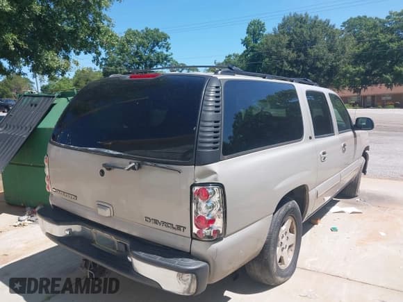 ✅ 2004 Chevrolet Suburban LT • VIN: 1GNFK16Z24J154314 • Lot: 42462404. Listed on IAAI with 275,938 mi. Free auction sales archive from the USA and detailed vehicle history report at DreamBid. Image 4.