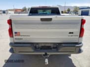 ✅ 2020 Chevrolet Silverado 1500 Custom • VIN: 1GCRWBEK3LZ315130 • Lot: 57271075. Wystawiony na Copart z przebiegiem 69 840 mil. Bezpłatny archiwum sprzedaży aukcyjnych z USA i szczegółowy raport historii pojazdu na DreamBid. Zdjęcie 6.