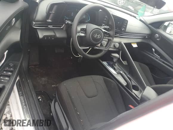 2025 Hyundai Elantra SE с VIN KMHLL4DG9SU974411, выставлен на аукционе Copart как лот 69435205 с пробегом 5 897 миль миль и Списание • Salvage title. История ставок и продаж доступна на DreamBid. Изображение 8.