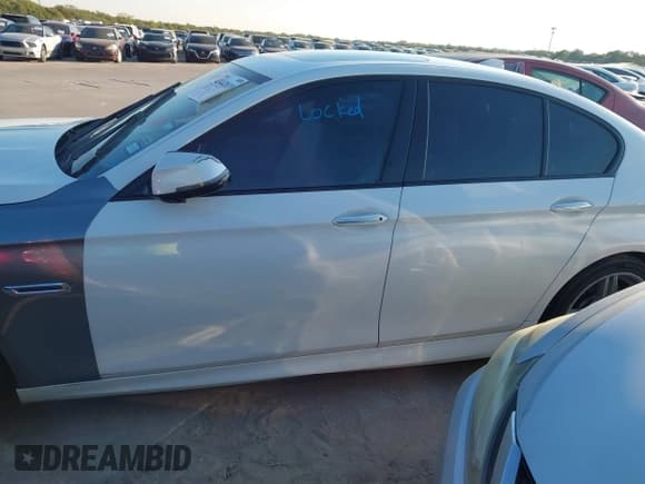 ✅ 2014 BMW 5 Series 535i • VIN: WBA5B1C59ED484177 • Lot: 43442810. Listed on IAAI with 251,950 mi. Free auction sales archive from the USA and detailed vehicle history report at DreamBid. Image 14.