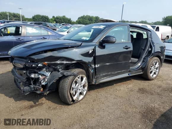 2024 Dodge Hornet R/T z VIN ZACPDFCWXR3A28795, wystawiony jako Copart lot #60538165 z przebiegiem Nie podano mil oraz Czysty tytuł • Clean title. Historia ofert i sprzedaży dostępna na DreamBid. Obrazek 1.