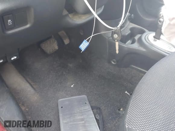 ✅ 2017 Nissan Versa SV • VIN: 3N1CN7AP2HK463994 • Lot: 42381723. Listed on IAAI with 133,760 mi. Free auction sales archive from the USA and detailed vehicle history report at DreamBid. Image 11.