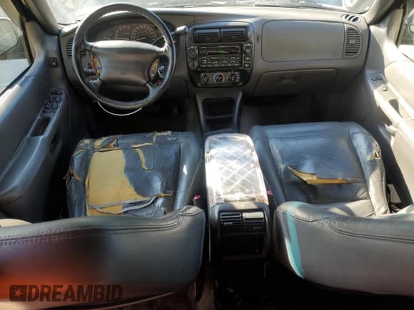 ✅ 2001 Ford Explorer XLT • VIN: 1FMZU73E71ZA08469 • Lot: 70941555. Wystawiony na Copart z przebiegiem 231 330 mil. Bezpłatny archiwum sprzedaży aukcyjnych z USA i szczegółowy raport historii pojazdu na DreamBid. Zdjęcie 8.