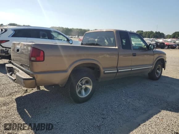 ✅ 2002 Chevrolet S-10 LS • VIN: 1GCCS19W328207975 • Лот: 69282874. Опубликован ранее на Copart с пробегом 119 230 миль. Бесплатный доступ к архиву аукционных продаж из США и подробный отчёт об истории автомобиля на DreamBid. Изображение 3.