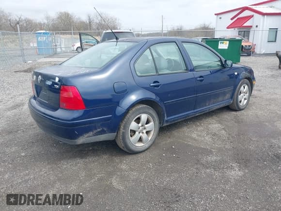 ✅ 2003 Volkswagen Jetta GLS • VIN: 3VWSP69M03M097275 • Lot: 41951322. Wystawiony na IAAI z przebiegiem 256 398 mil. Bezpłatny archiwum sprzedaży aukcyjnych z USA i szczegółowy raport historii pojazdu na DreamBid. Zdjęcie 4.