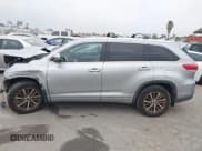 ✅ 2017 Toyota Highlander XLE • VIN: 5TDKZRFH4HS514975 • Lot: 43616437. Listed on IAAI with 87,331 mi. Free auction sales archive from the USA and detailed vehicle history report at DreamBid. Image 13.