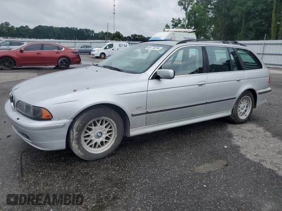 ✅ 1999 BMW 5 Series 528i • VIN: WBADP6346XBV62124 • Lot: 66775254. Listed on Copart with 93,896 mi. Free auction sales archive from the USA and detailed vehicle history report at DreamBid. Image 1.