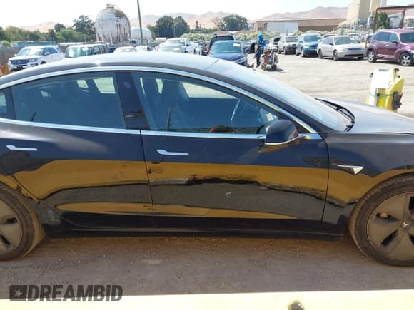 ✅ 2020 Tesla Model 3 Long Range • VIN: 5YJ3E1EB2LF710425 • Lot: 43072960. Wystawiony na IAAI z przebiegiem 96 974 mil. Bezpłatny archiwum sprzedaży aukcyjnych z USA i szczegółowy raport historii pojazdu na DreamBid. Zdjęcie 14.