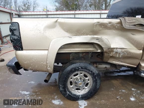 ✅ 2004 Chevrolet Silverado 2500HD LS • VIN: 1GCHC23U14F111681 • Лот: 41572118. Опубликован ранее на IAAI с пробегом 410 470 миль. Бесплатный доступ к архиву аукционных продаж из США и подробный отчёт об истории автомобиля на DreamBid. Изображение 17.