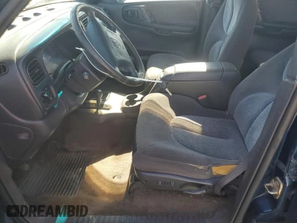 ✅ 2000 Dodge Durango • VIN: 1B4HS28N8YF262556 • Lot: 70458725. Wystawiony na Copart z przebiegiem 192 052 mil. Bezpłatny archiwum sprzedaży aukcyjnych z USA i szczegółowy raport historii pojazdu na DreamBid. Zdjęcie 7.