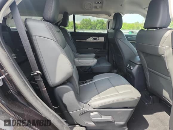 ✅ 2025 Ford Explorer Active • VIN: 1FMUK7DH6SGC39904 • Lot: 70981735. Wystawiony na Copart z przebiegiem 156 mil. Bezpłatny archiwum sprzedaży aukcyjnych z USA i szczegółowy raport historii pojazdu na DreamBid. Zdjęcie 10.